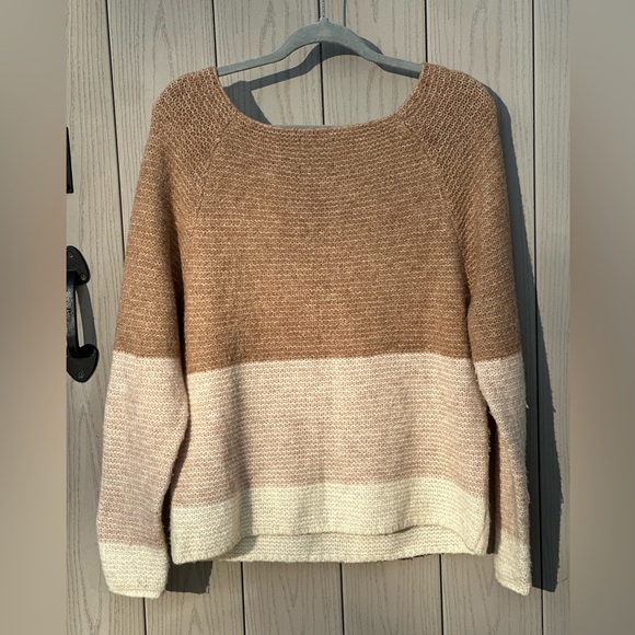 Abercrombie & Fitch Tan and Cream Scoop Neck Sweater - Picture 3 of 11